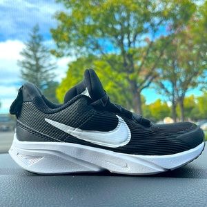 NEW Unisex Star Runner Nike’s